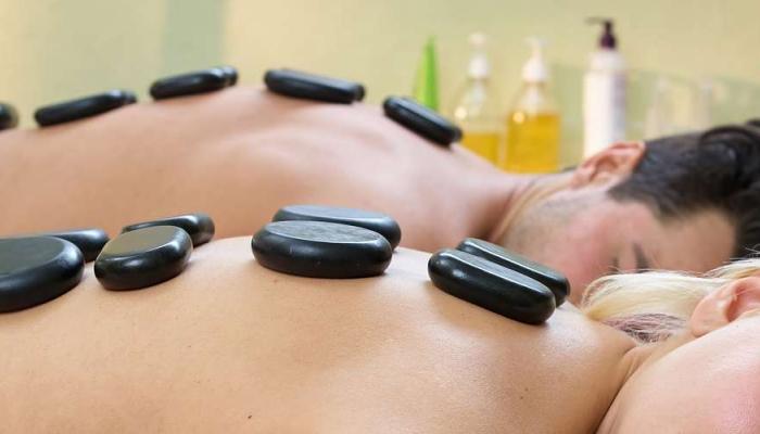Hot Stone Massage Therapeuten